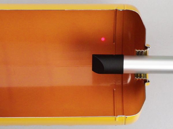 PaintChecker Industrial Tube misst Schichtdicke im Inneren einer Sprühflasche